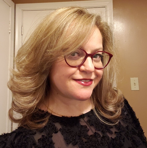 Meet your Posher, Suela - Picture 1 of 1